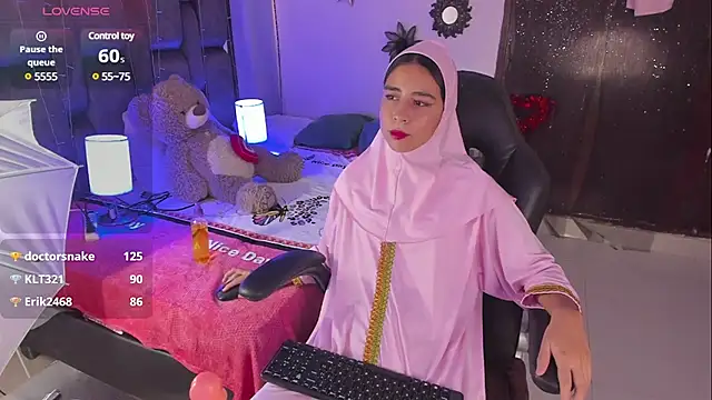 Snapshot of NaylaSaadi chatting on February 19, 2025, 8:31 pm NaylaSaadi online show from February 19, 2025, 8:31 pm