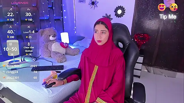 Snapshot of NaylaSaadi chatting on February 14, 2025, 7:33 pm NaylaSaadi online show from February 14, 2025, 7:33 pm