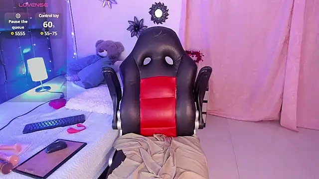 Snapshot of NaylaSaadi chatting on March 19, 2025, 11:36 pm NaylaSaadi online show from March 19, 2025, 11:36 pm