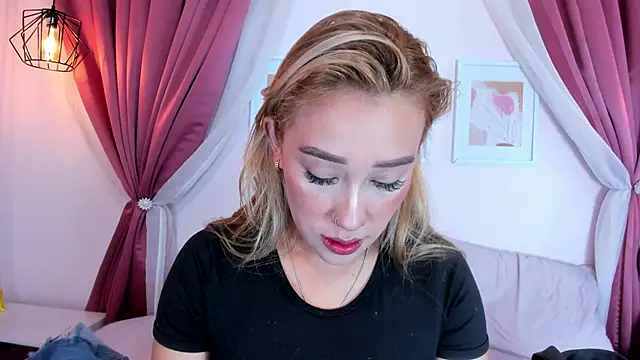 Lannajansen online show from April 17, 2026, 2:09 pm