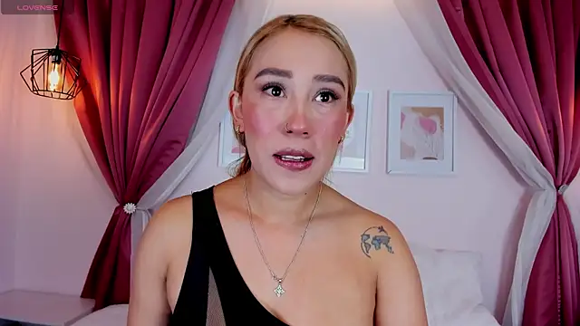 Lannajansen online show from April 15, 2026, 2:21 pm