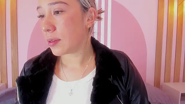 Lannajansen online show from March 3, 2026, 1:29 pm