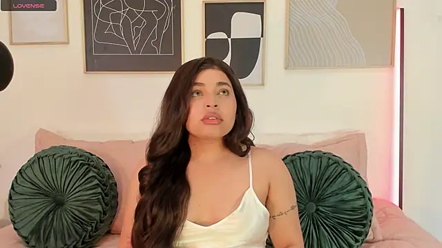 Snapshot of RachelRusso chatting on March 7, 2025, 4:02 am RachelRusso online show from March 7, 2025, 4:02 am