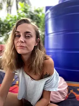 White Lu online show from November 14, 2025, 2:04 am