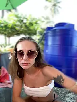 White Lu online show from December 17, 2025, 2:27 am