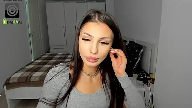 HelenShawn online show from November 14, 2025, 9:18 pm