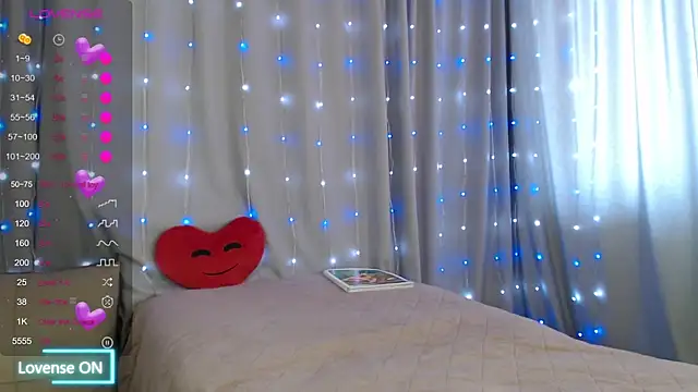 DaddysSluttyGirl2001 online show from June 25, 2026, 5:34 am
