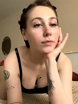 Snapshot of Molli_Luv chatting on October 24, 2025, 9:30 am Molli Luv online show from October 24, 2025, 9:30 am