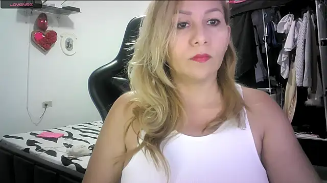 mariana0x online show from October 20, 2025, 8:53 pm