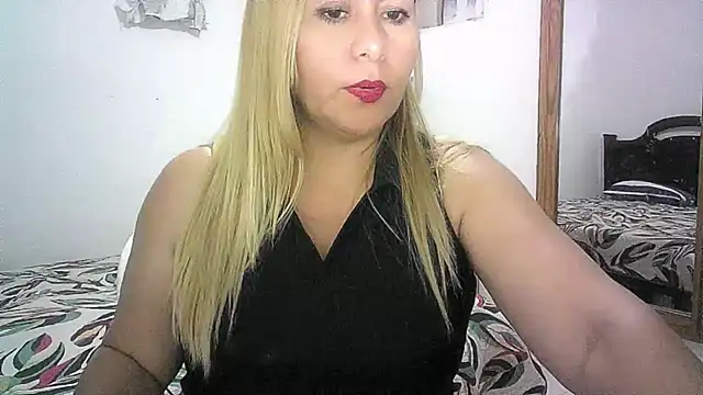 Snapshot of mariana0x chatting on May 5, 2026, 10:46 pm mariana0x online show from May 5, 2026, 10:46 pm