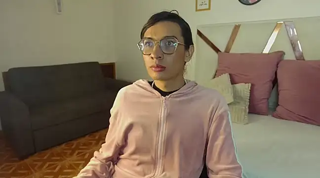 Snapshot of LauraaGomezz__ chatting on March 22, 2025, 1:32 am LauraaGomezz online show from March 22, 2025, 1:32 am