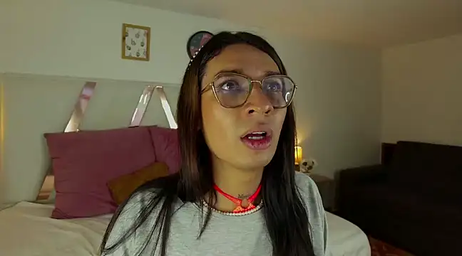 Snapshot of LauraaGomezz__ chatting on March 7, 2025, 1:42 am LauraaGomezz online show from March 7, 2025, 1:42 am