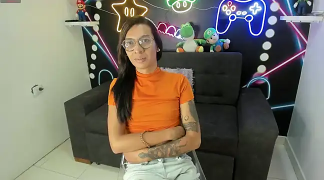 Snapshot of LauraaGomezz__ chatting on March 4, 2025, 7:32 pm LauraaGomezz online show from March 4, 2025, 7:32 pm