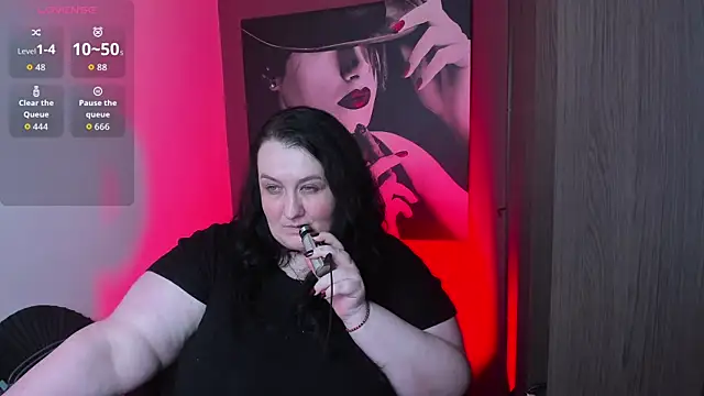 Snapshot of QueenOfHaze chatting on May 20, 2026, 9:45 pm QueenOfHaze online show from May 20, 2026, 9:45 pm
