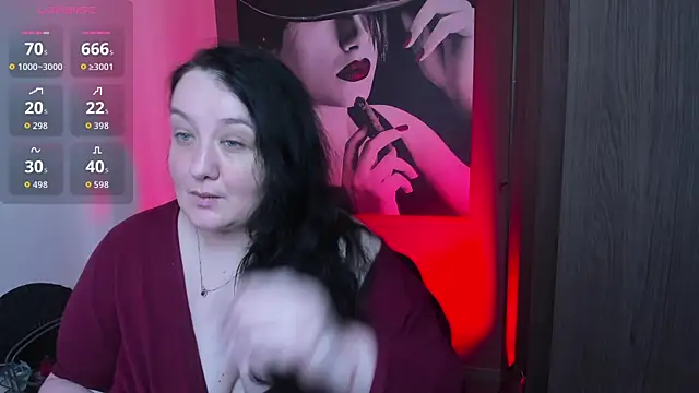 Snapshot of QueenOfHaze chatting on May 20, 2026, 9:39 am QueenOfHaze online show from May 20, 2026, 9:39 am