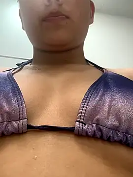 MeganCrow online show from November 4, 2025, 7:50 pm