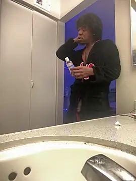 squirmxx10 online show from February 5, 2026, 10:38 pm