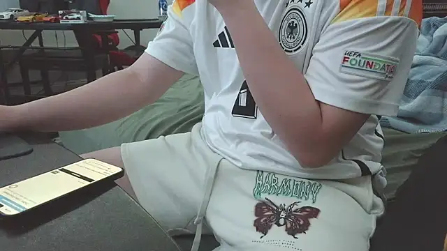 JuiicyASIAN online show from December 19, 2025, 10:39 am