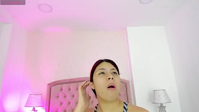 Kendall  Fox online show from November 1, 2025, 7:02 am