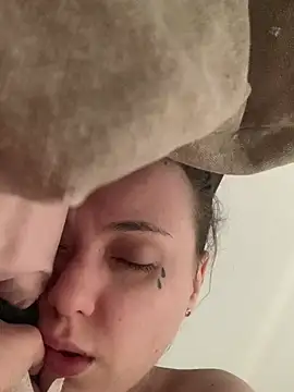 bunnythetailor online show from April 26, 2026, 11:07 am