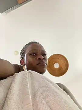 Boneca25 online show from March 25, 2026, 7:46 pm