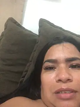 indiazinha69  online show from April 24, 2026, 10:45 pm