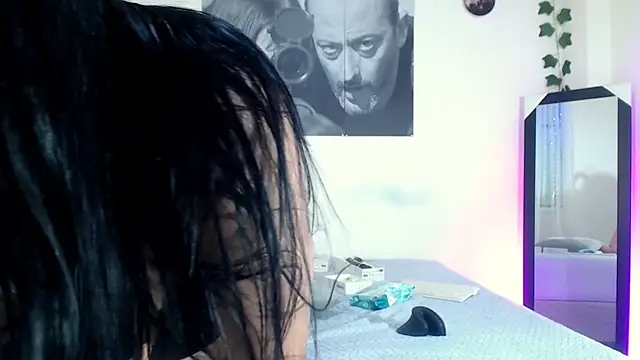 annyevans 1 online show from April 19, 2026, 6:10 pm