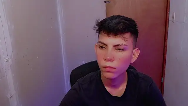 Alexxx lov online show from February 18, 2026, 12:23 pm