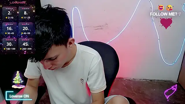 Alexxx lov online show from December 18, 2025, 1:04 pm