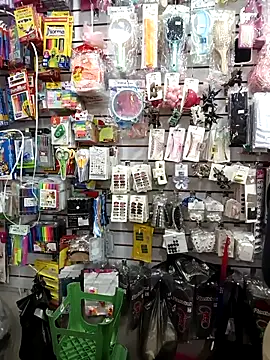 Vale Saenzz online show from November 13, 2025, 9:30 pm