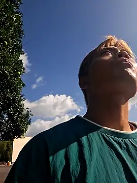 Snapshot of Doh728 chatting on November 1, 2025, 1:23 am Doh728 online show from November 1, 2025, 1:23 am