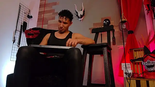 AngeloColleen online show from November 8, 2025, 5:05 pm