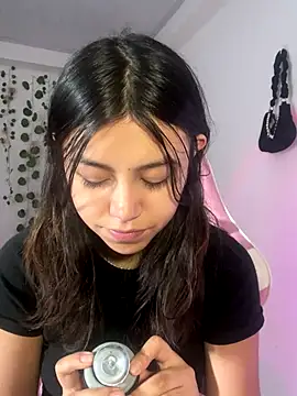 LiLy kIndly online show from December 17, 2025, 9:31 pm