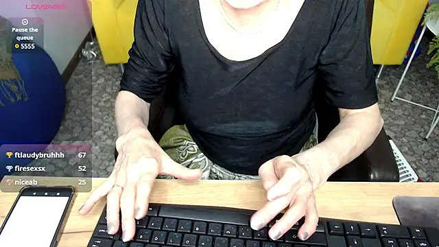 Snapshot of SexyGrandma_ chatting on February 25, 2025, 12:47 am SexyGrandma online show from February 25, 2025, 12:47 am