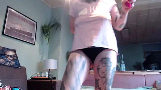 Snapshot of Astrid-Gilbert chatting on January 30, 2025, 8:22 am Astrid-Gilbert online show from January 30, 2025, 8:22 am