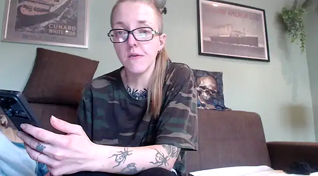 Snapshot of Astrid-Gilbert chatting on February 26, 2025, 9:01 am Astrid-Gilbert online show from February 26, 2025, 9:01 am