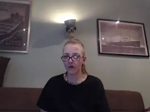 Snapshot of Astrid-Gilbert chatting on February 14, 2025, 6:08 pm Astrid-Gilbert online show from February 14, 2025, 6:08 pm
