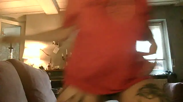 Astrid-Gilbert online show from December 15, 2025, 10:10 am