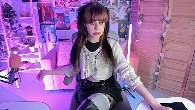 MisaPage online show from March 3, 2025, 9:05 pm