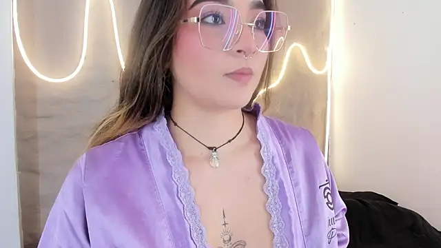 Snapshot of Shanntal_ chatting on February 19, 2026, 7:44 pm Shanntal online show from February 19, 2026, 7:44 pm