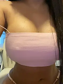 sofiaxox online show from April 12, 2026, 8:45 pm