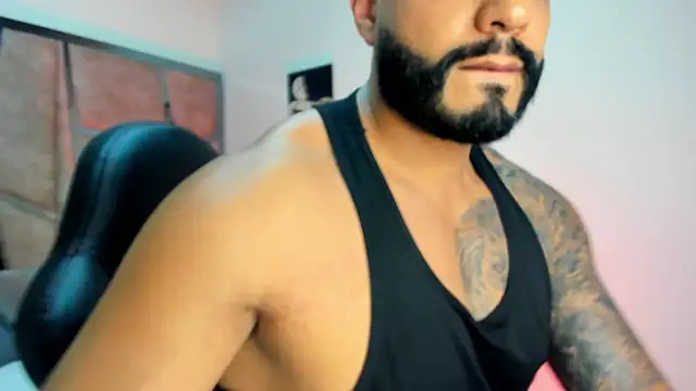 Snapshot of LeandroRusso chatting on February 21, 2025, 7:32 pm LeandroRusso online show from February 21, 2025, 7:32 pm