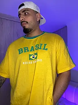 Snapshot of LeandroRusso chatting on September 9, 2025, 2:43 am LeandroRusso online show from September 9, 2025, 2:43 am