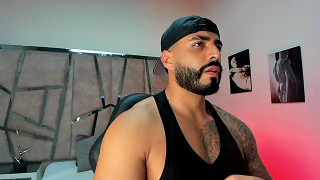 Snapshot of LeandroRusso chatting on February 22, 2025, 7:58 pm LeandroRusso online show from February 22, 2025, 7:58 pm