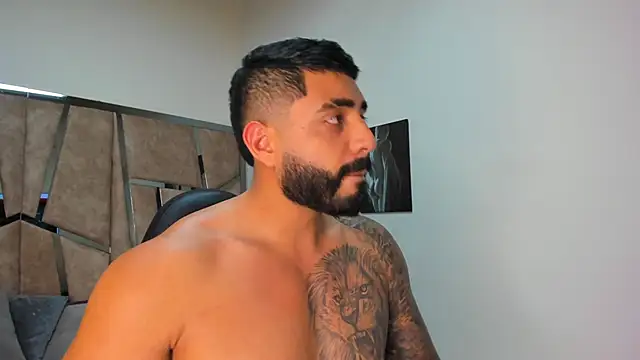 Snapshot of LeandroRusso chatting on February 25, 2025, 11:04 pm LeandroRusso online show from February 25, 2025, 11:04 pm