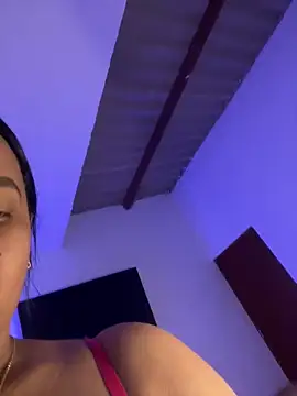 my cam online show from December 18, 2025, 11:52 pm