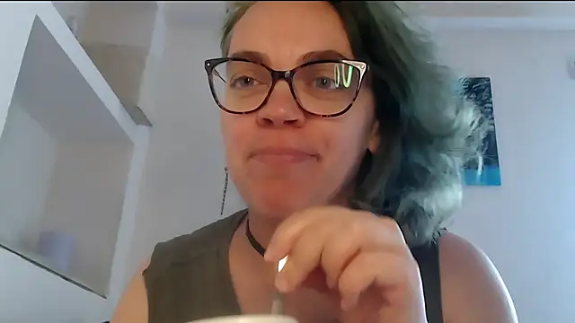 Ju-Hot online show from May 6, 2026, 1:26 pm