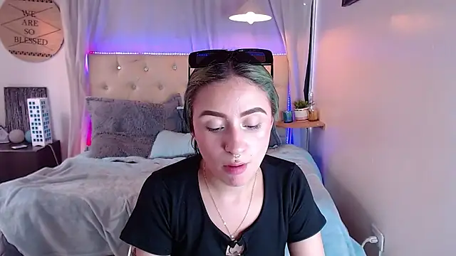 melodygirl   online show from February 28, 2025, 9:23 pm