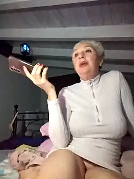 divinaerotica online show from April 3, 2026, 6:25 pm