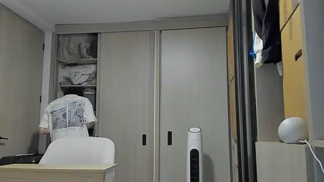 miketwink online show from September 16, 2025, 12:11 am